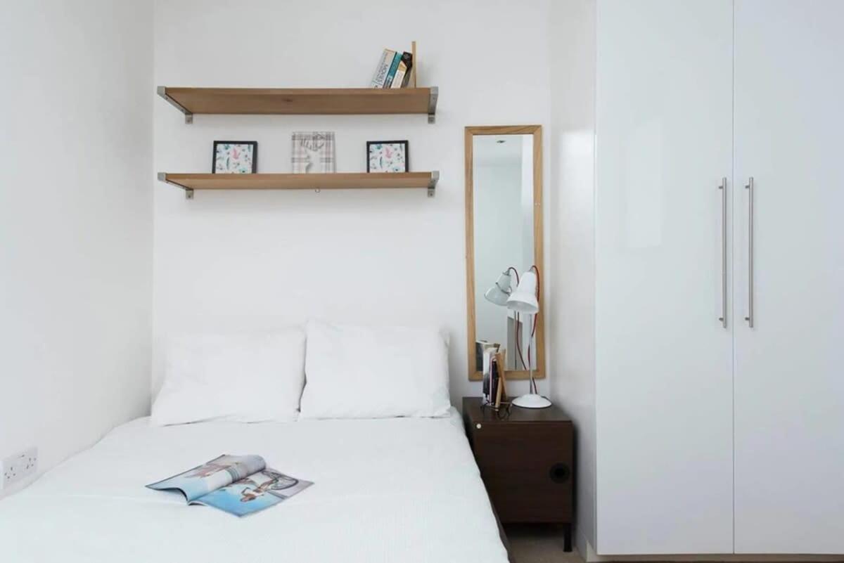 Modern 2 Bed Apartment W Balcony In London Kültér fotó