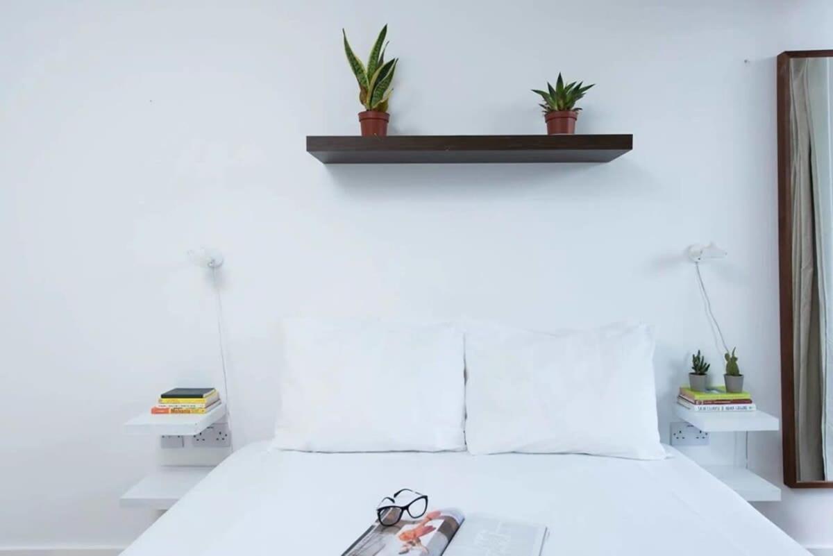 Modern 2 Bed Apartment W Balcony In London Kültér fotó