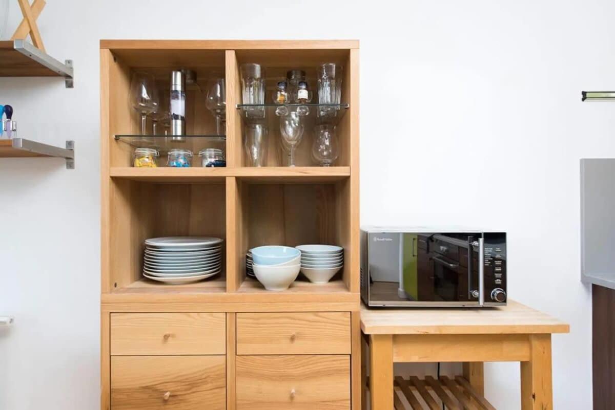 Modern 2 Bed Apartment W Balcony In London Kültér fotó