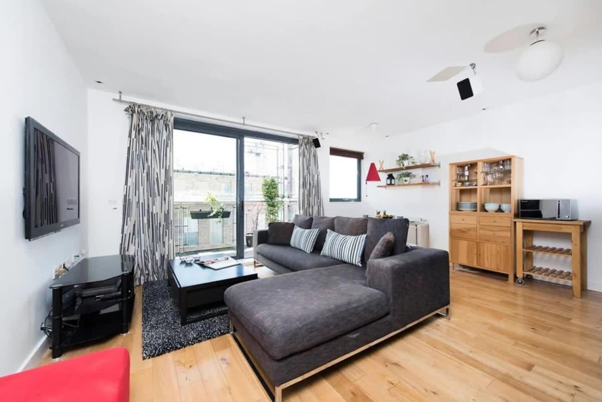 Modern 2 Bed Apartment W Balcony In London Kültér fotó